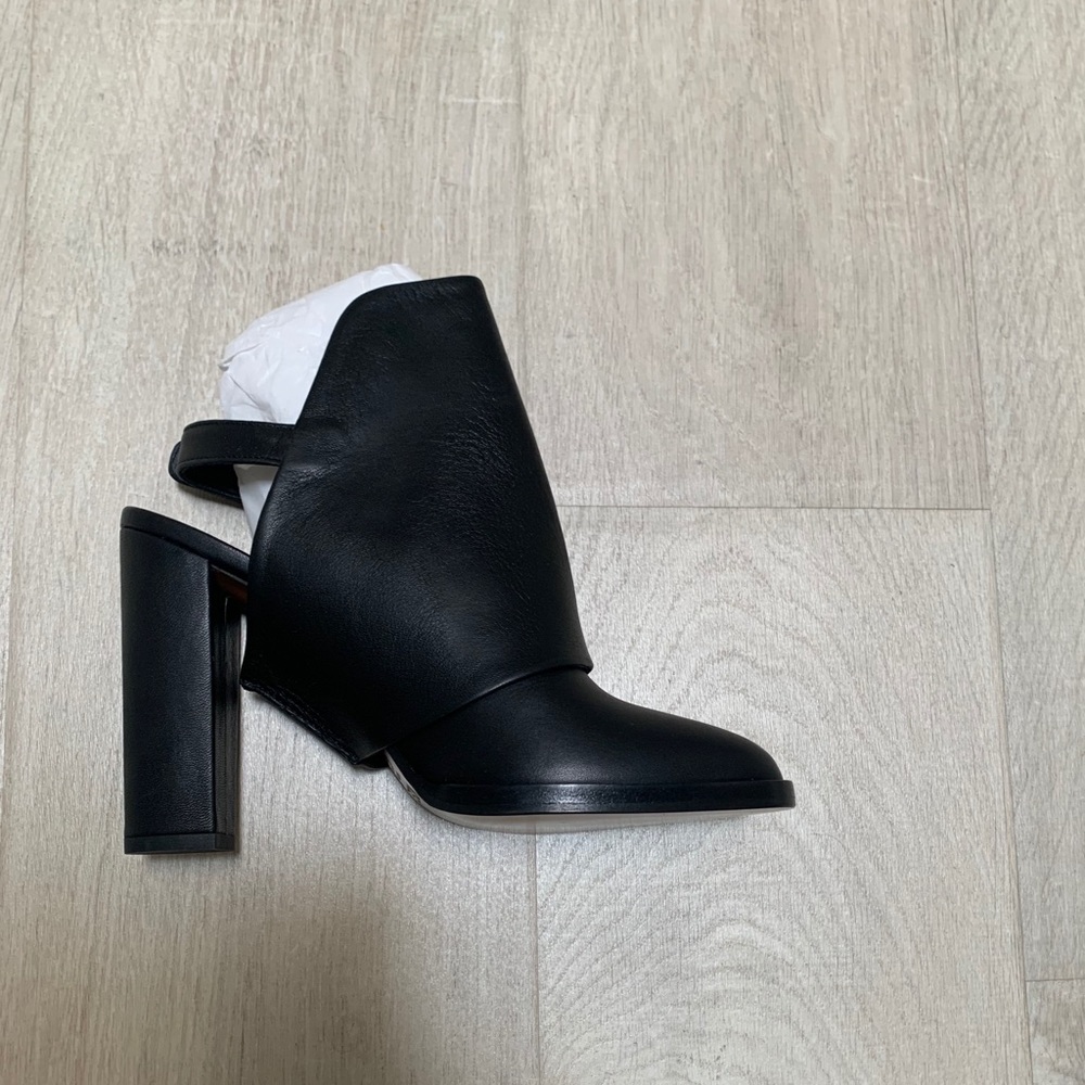 Vince “Jody” black mule bootie